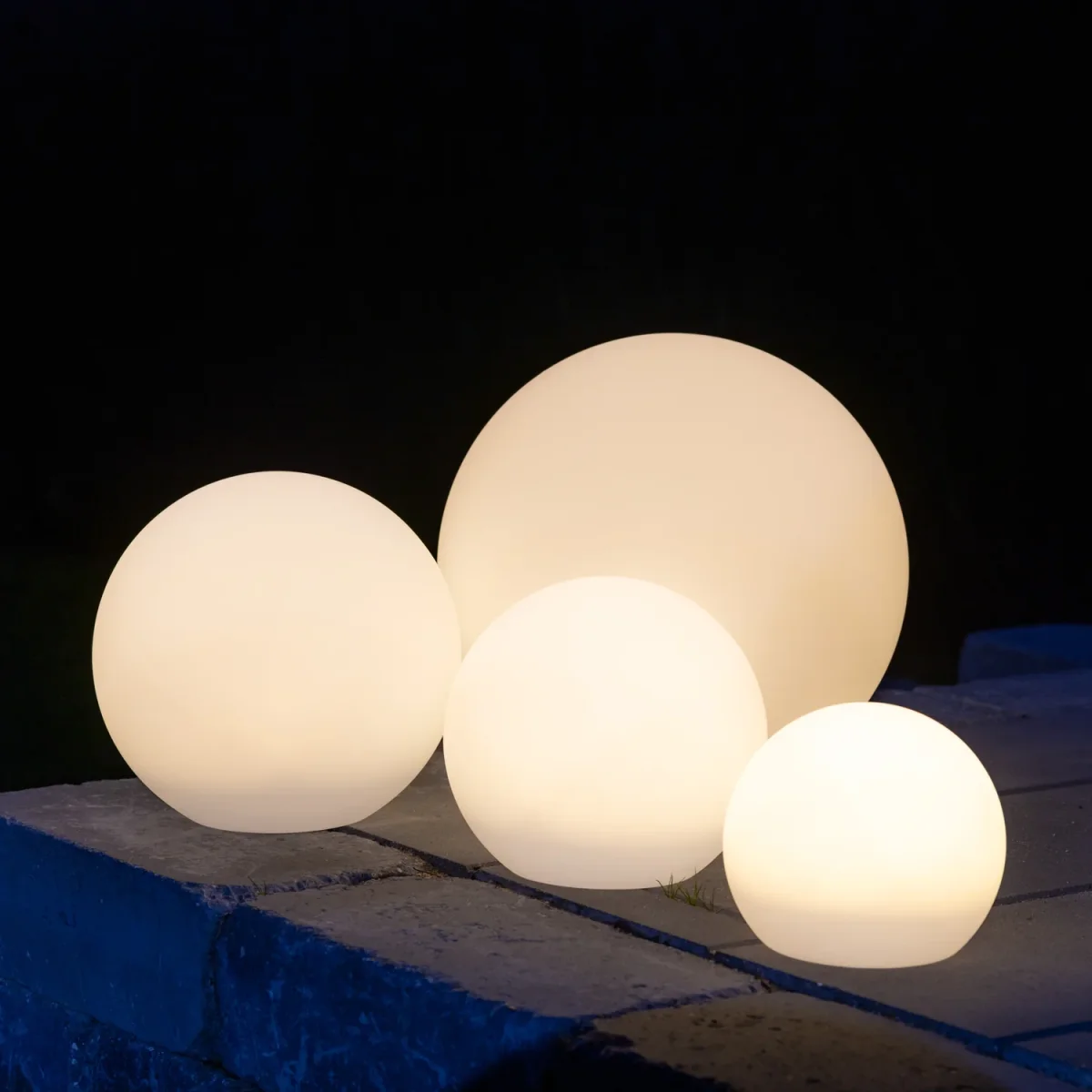 Mia LED kugler hvid Ø20-25-30-40 cm 4 stk